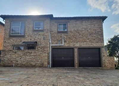 Townhouse For Rent in Wilgeheuwel, Roodepoort