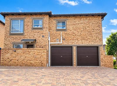 Townhouse For Rent in Wilgeheuwel, Roodepoort