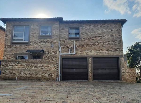 Townhouse For Rent in Wilgeheuwel, Roodepoort