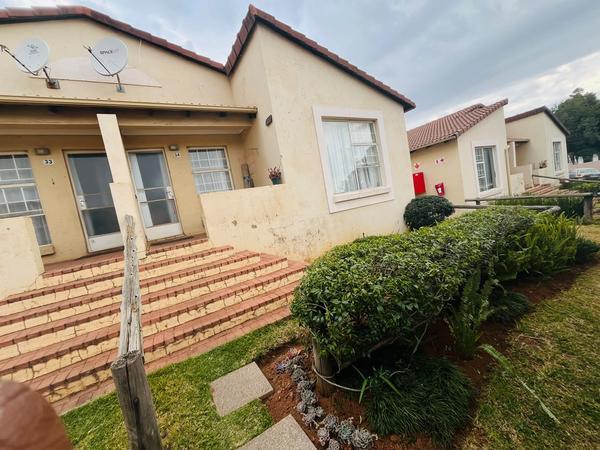 Townhouse For Sale in Carenvale, Roodepoort