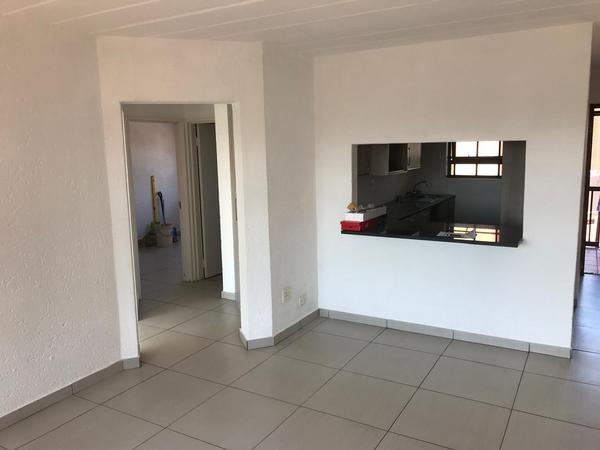 Apartment / Flat For Rent in Little Falls, Roodepoort