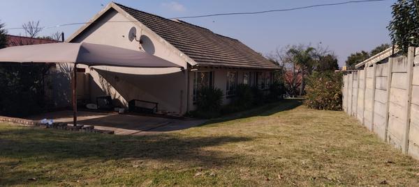 House For Sale in Lindhaven, Roodepoort
